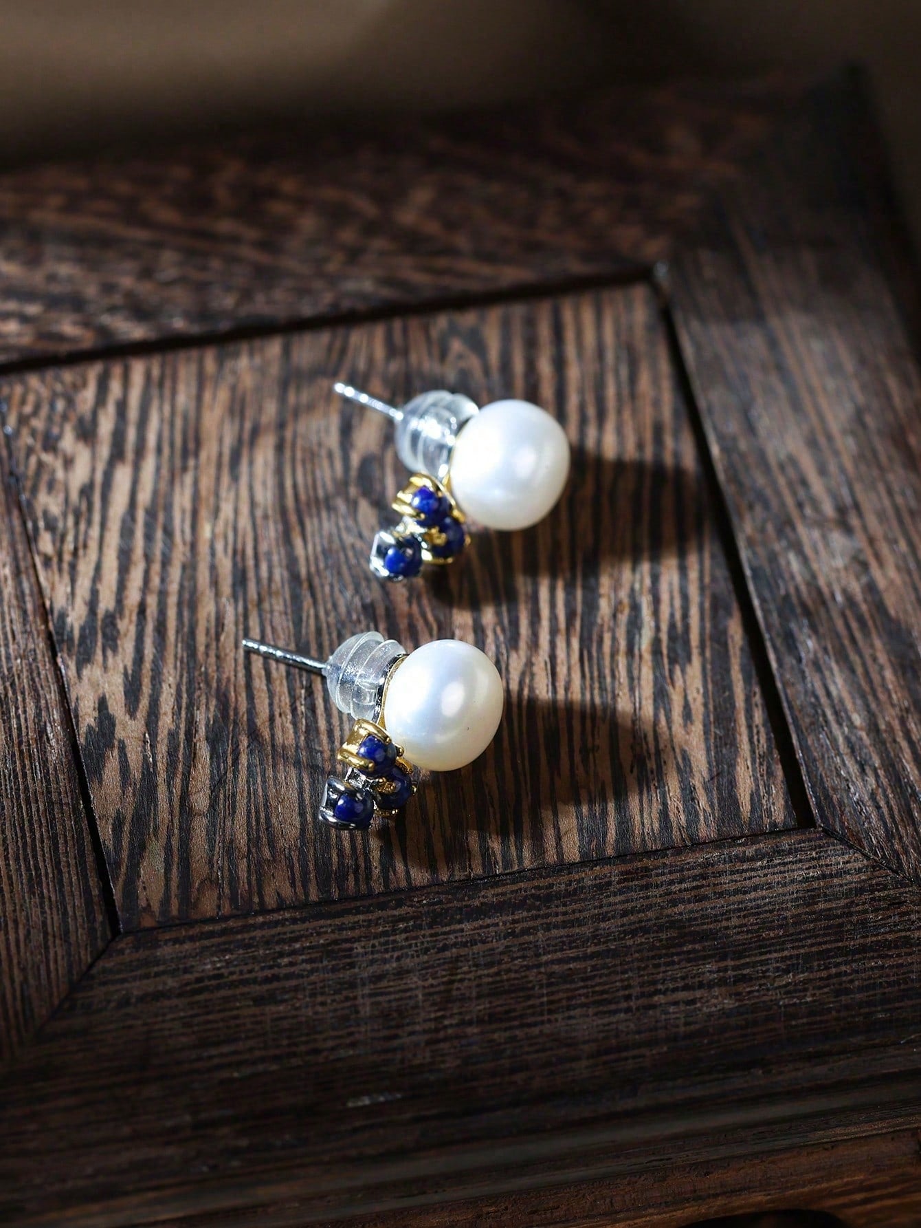 Silver-inlaid natural pearls and lapis lazuli earrings