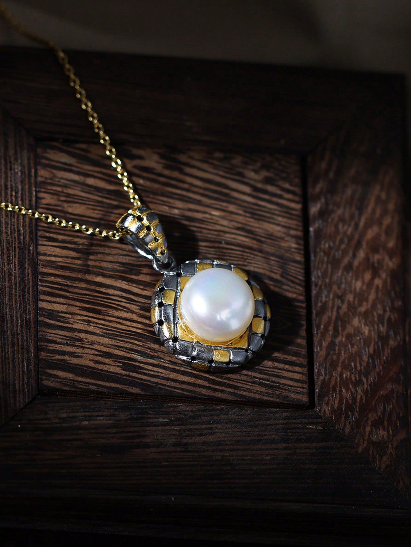 Natural pearl pendant necklace