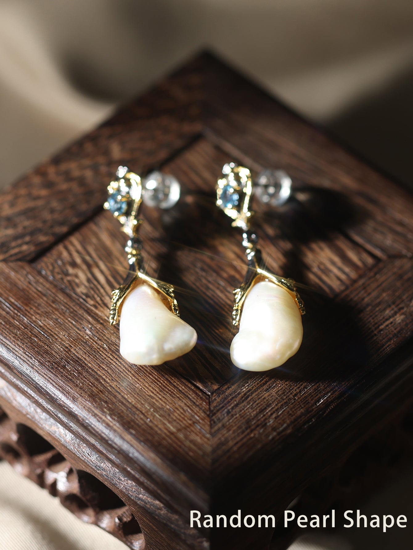 Aura Grace・Baroque Pearl & Topaz Earrings