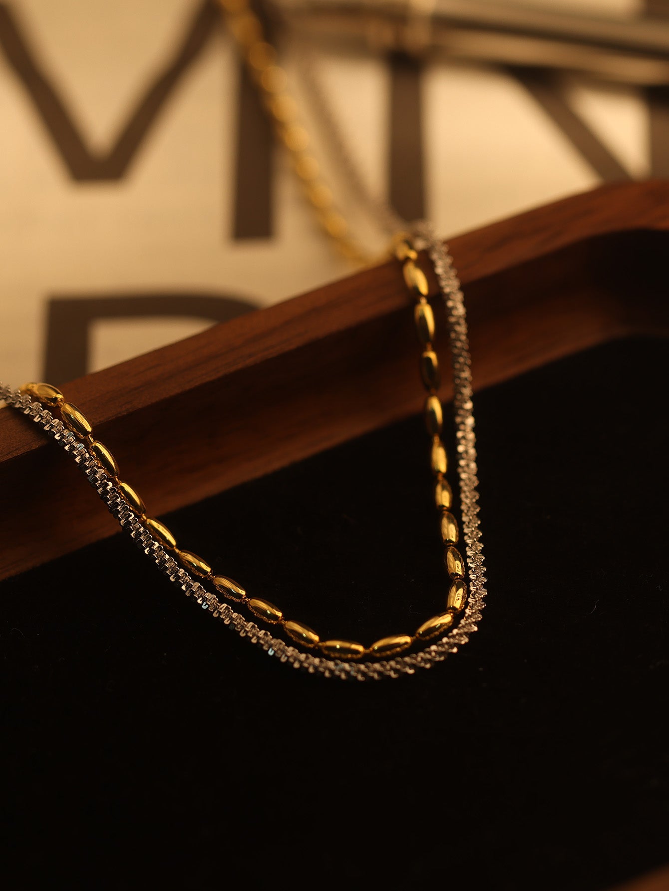 Two-tone double-layered necklace
