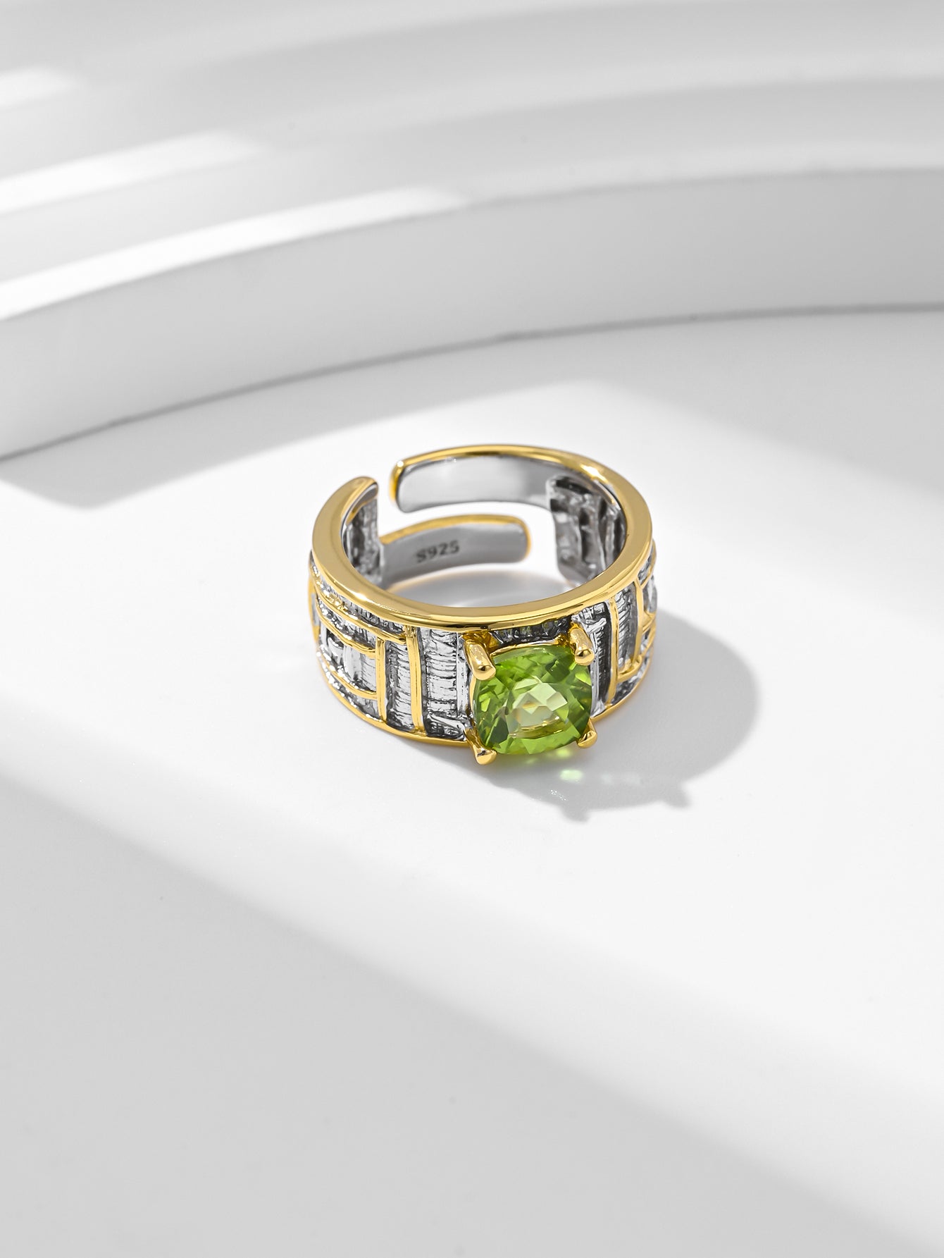 Natural Peridot - Glow Power Ring