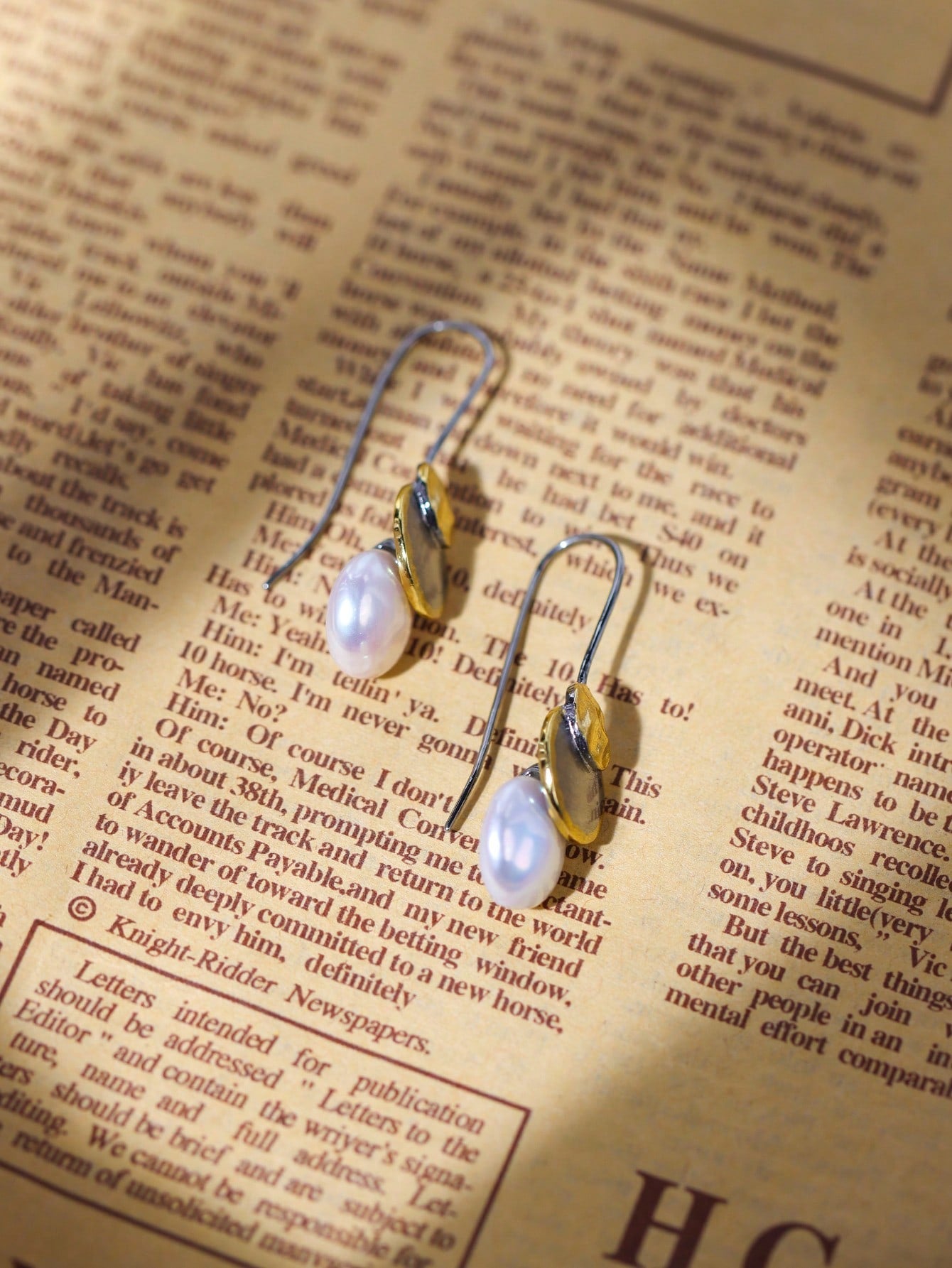 Elegant silver-inlaid natural pearl earrings
