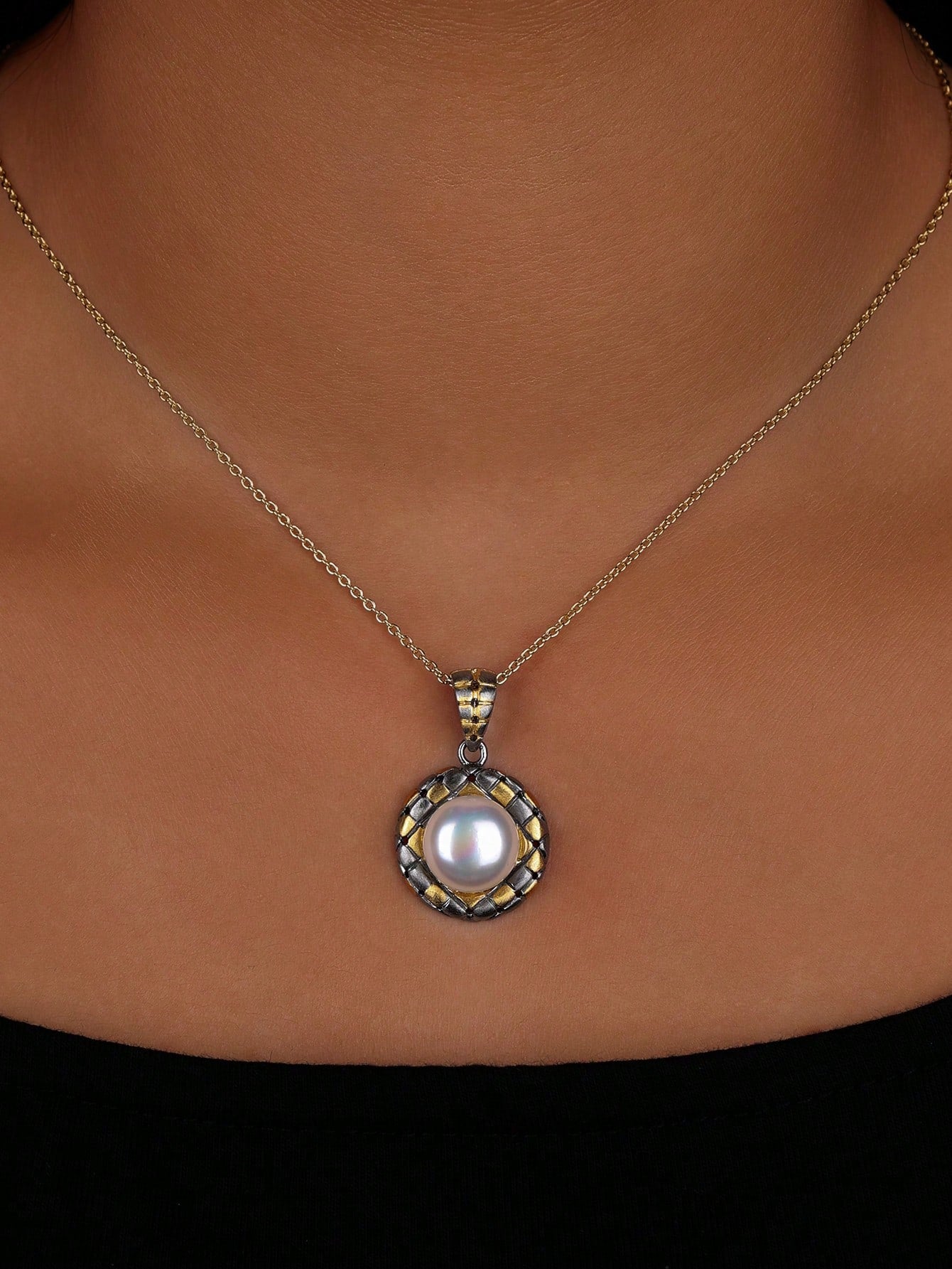 Natural pearl pendant necklace