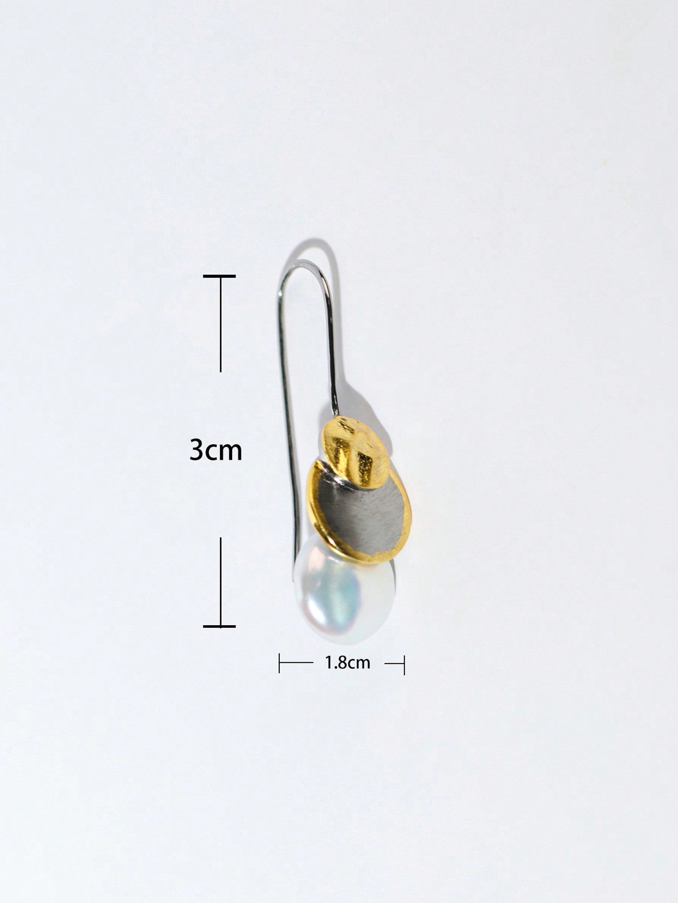 Elegant silver-inlaid natural pearl earrings