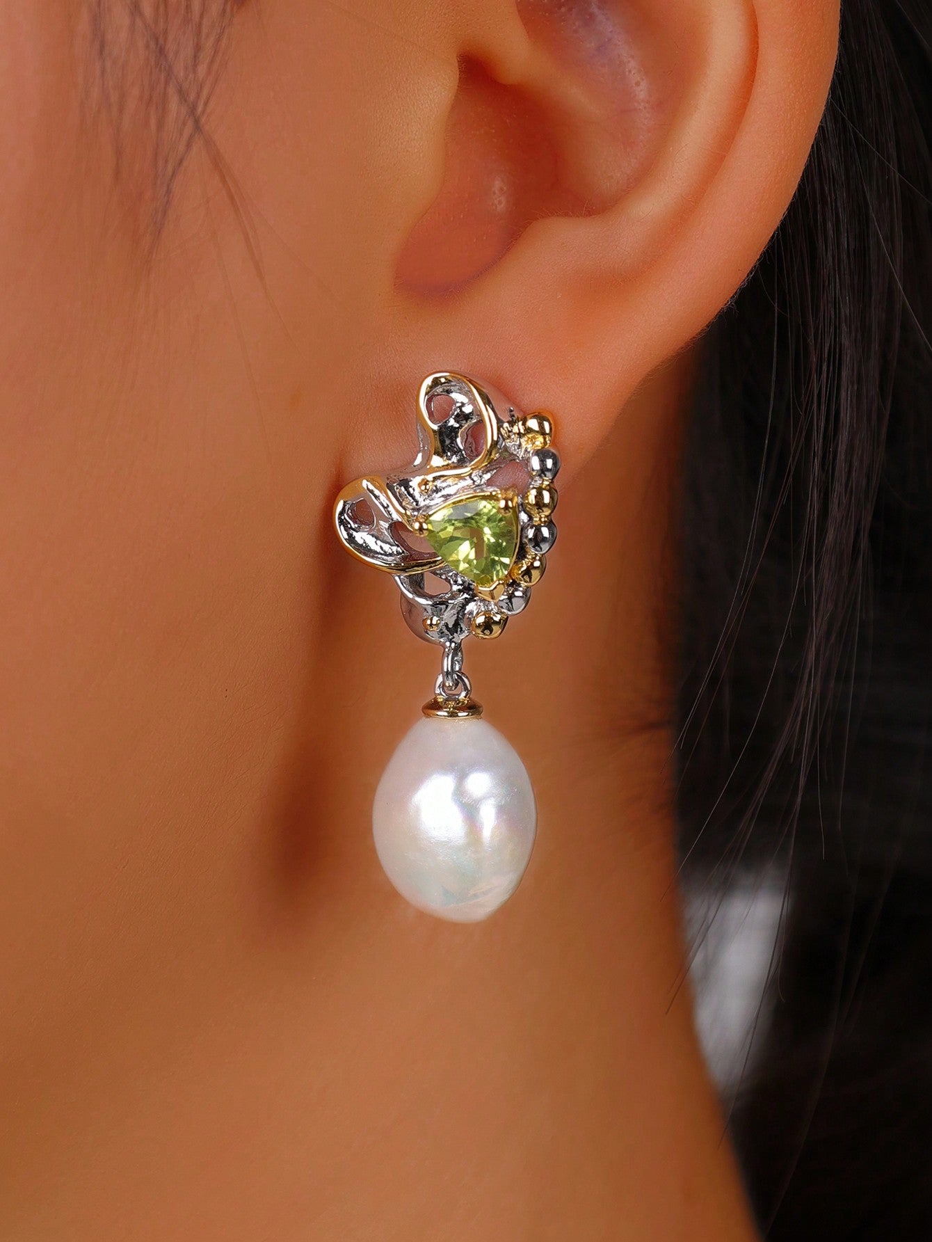 Peridot Pearl Earrings