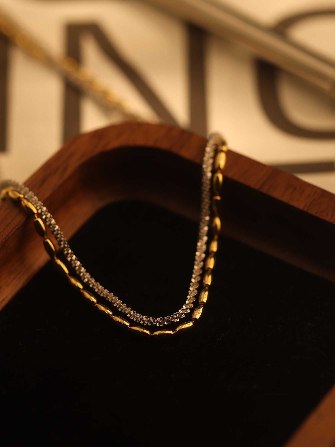 Two-tone double-layered necklace